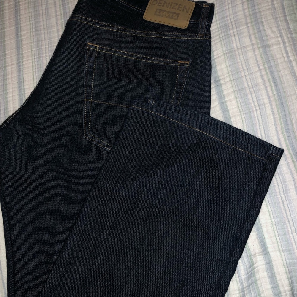 Levi’s - Picture 2 of 5